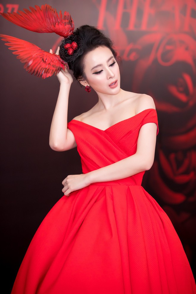 Angela Phương Trinh mang cả tổ chim lên đầu, nổi bật giữa dàn mỹ nhân tuyền màu đỏ của NTK Đỗ Mạnh Cường - Ảnh 3.