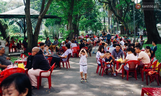 Chùm ảnh: Người Sài Gòn và thói quen uống cafe cóc từ lúc mặt trời chưa ló dạng cho đến chiều tà - Ảnh 22.
