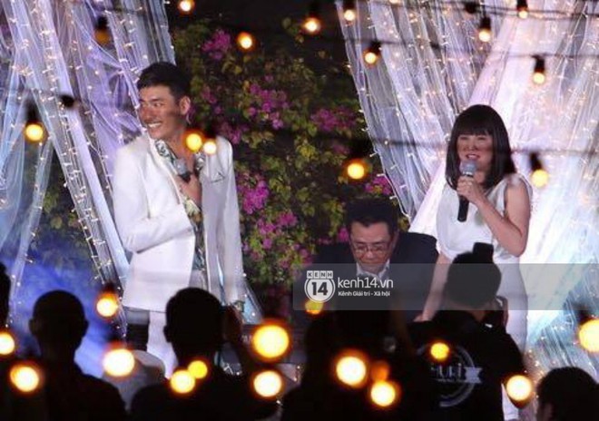 Vợ chồng Khởi My - Kelvin Khánh hát 60 năm cuộc đời, nhắng nhít tung hoa trong tiệc cưới - Ảnh 28.