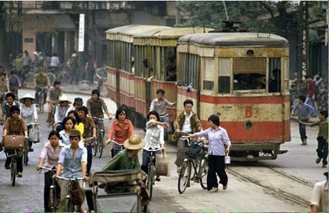 Nhìn bus BRT nay, lại nhớ tàu điện xưa ở Hà Nội - Ảnh 4.