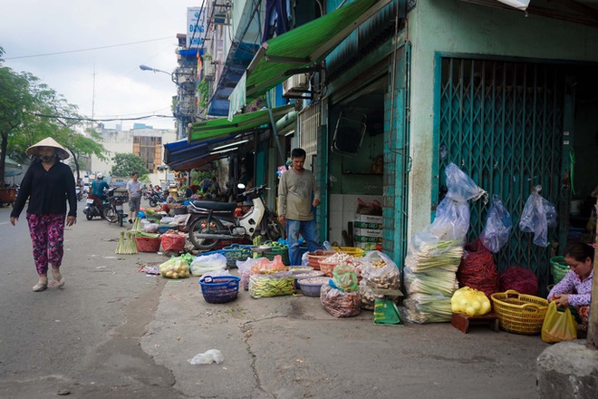 Vỉa hè quận 1... như chưa hề có cuộc ra quân! - Ảnh 4.