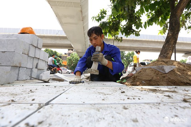 Bắt đầu triển khai thay áo mới cho vỉa hè Hà Nội - Ảnh 4.