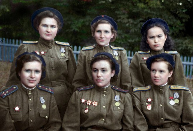 Ảnh màu hiếm về nữ binh sĩ Hồng quân Liên Xô trong Thế chiến II - Ảnh 4.