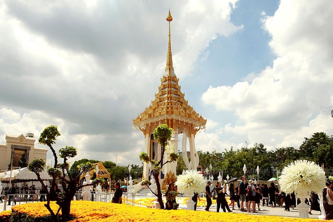 Chùm ảnh: Đài hóa thân mạ vàng của nhà vua Thái Lan quá cố Bhumibol Adulyadej - Ảnh 4.