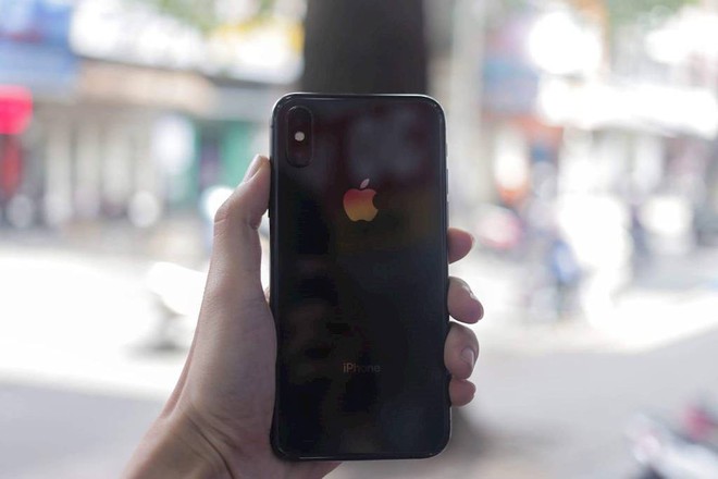 Vì sao iPhone X về Việt Nam giá cao gấp đôi? - Ảnh 4.
