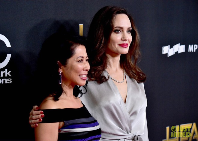 Sau ly dị, Angelina Jolie đẹp lộng lẫy bao nhiêu, Brad Pitt lại xuống mã và già nua bấy nhiêu - Ảnh 4.