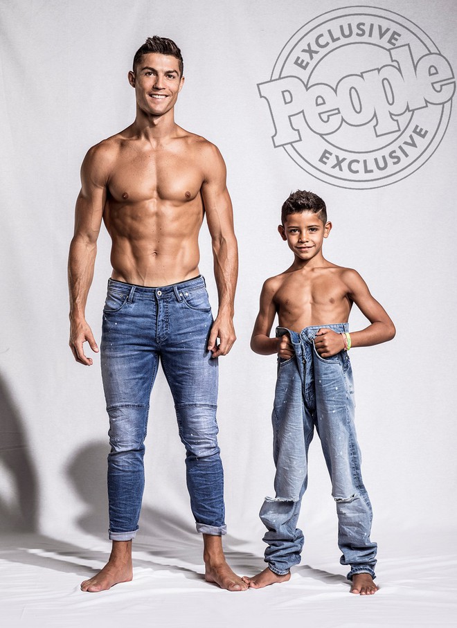Con trai Ronaldo tạo dáng chuyên nghiệp trong lần đầu làm người mẫu - Ảnh 4.
