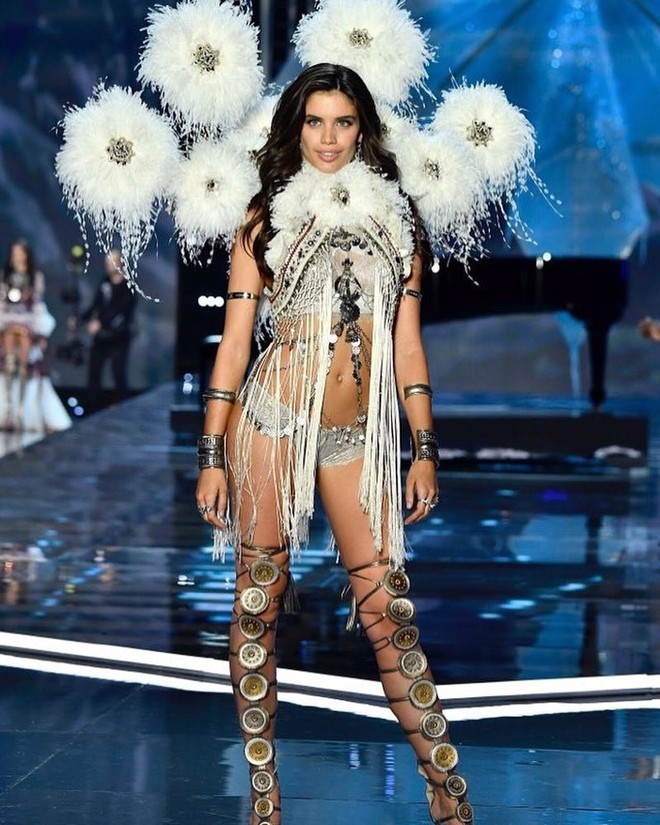 HOT: Victorias Secret Fashion Show 2017 - Những hình ảnh đầu tiên từ show diễn chính thức - Ảnh 4.