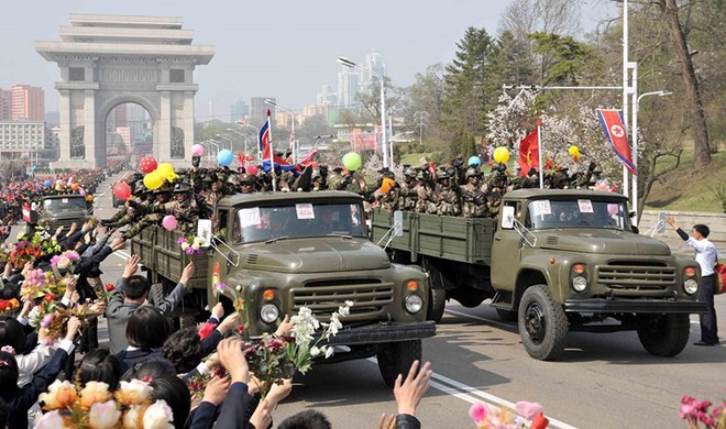 Tiết lộ hình ảnh binh sĩ Triều Tiên trong lễ duyệt binh tháng 4/2017 - Ảnh 4.