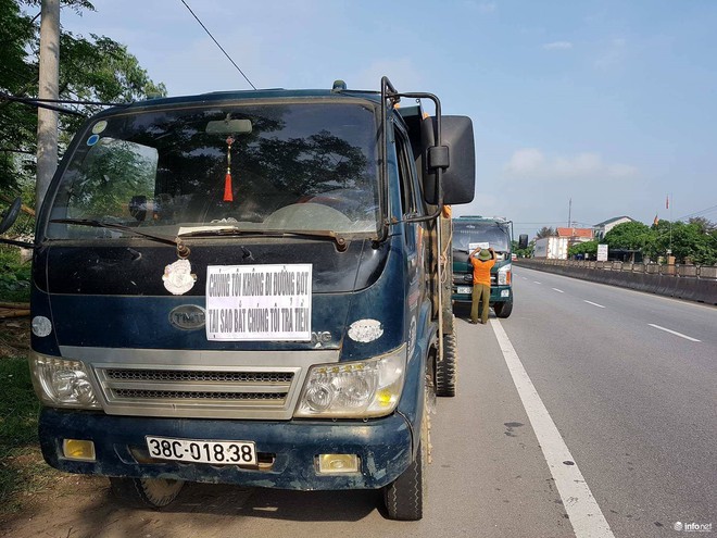 Hà Tĩnh: Hàng trăm phương tiện tập trung tại Cầu Rác yêu cầu miễn phí BOT - Ảnh 4.