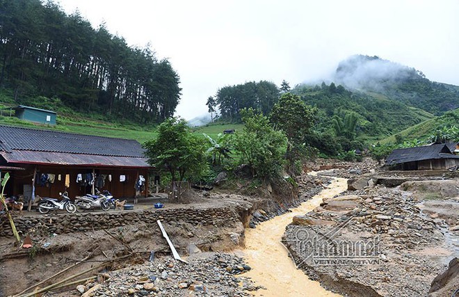 Mù Cang Chải hoang tàn nhìn từ trên cao - Ảnh 4.