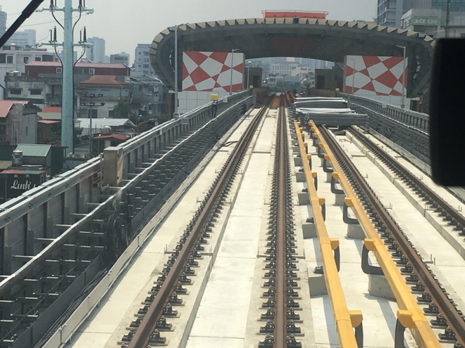 Cận cảnh buồng lái tàu thông đường ray Cát Linh - Hà Đông - Ảnh 4.