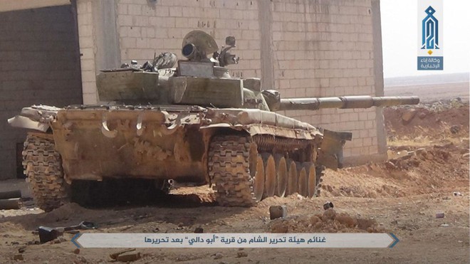 NÓNG: QĐ Syria tháo chạy ở bắc Hama, khủng bố bắt sống 1 xe tăng T-72 và 2 xe chiến đấu - Ảnh 5.