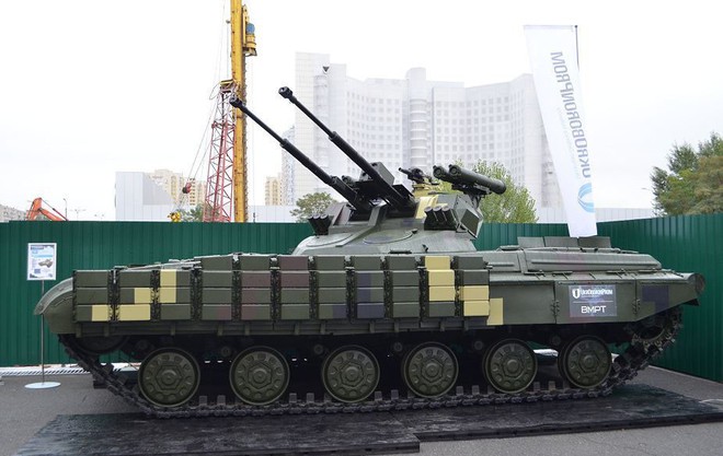 Chứng minh năng lực quốc phòng, Ukraine khoe dàn xe quân sự cây nhà lá vườn hoành tráng - Ảnh 4.