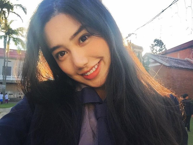 Cô bạn Trung Quốc nổi bật với combo: Cười xinh + dáng đẹp + tóc dài! - Ảnh 4.