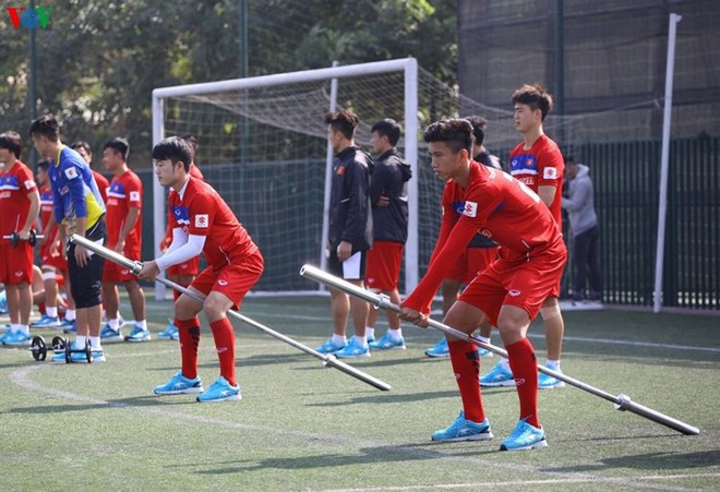 Cầu thủ U23 Việt Nam bị HLV Park Hang Seo đánh đòn vì tập sai - Ảnh 5.
