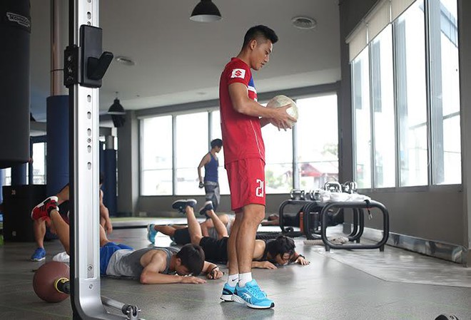 Tuyển thủ U22 VN hùng hục tập GYM, Công Phượng mất tích bí ẩn - Ảnh 6.