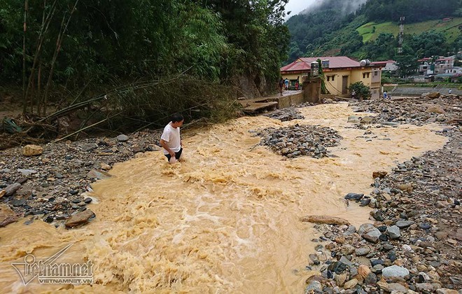 Mù Cang Chải hoang tàn nhìn từ trên cao - Ảnh 5.