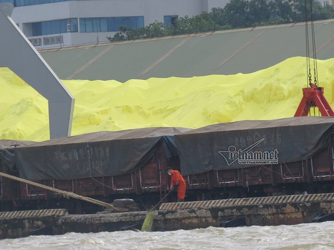4 vạn tấn lưu huỳnh sừng sững tại cảng Hải Phòng - Ảnh 5.