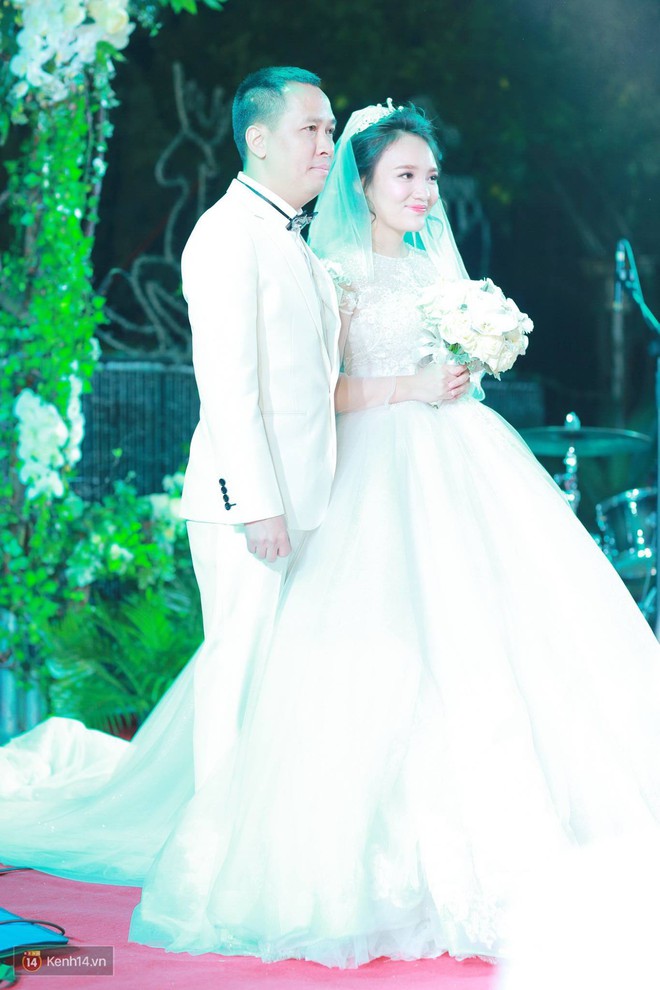 Quán quân Vietnam Idol 2014 Nhật Thủy rạng rỡ trong đám cưới với bạn trai doanh nhân - Ảnh 6.