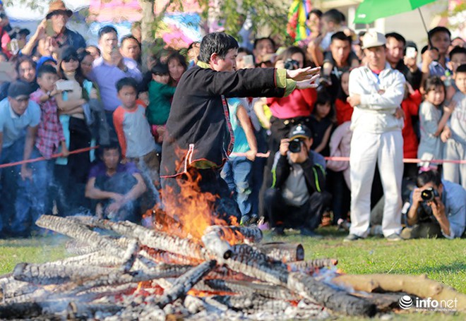 Thú vị khám phá lễ hội nhảy lửa của người Dao đỏ - Ảnh 7.