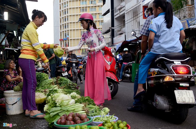 Khu chợ rách nát, bát nháo giữa đường ở trung tâm Sài Gòn - Ảnh 7.