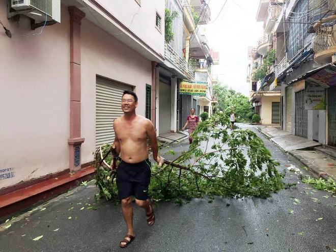 Bão số 4 tăng tốc, Hà Tĩnh căng mình chống bão - Ảnh 6.