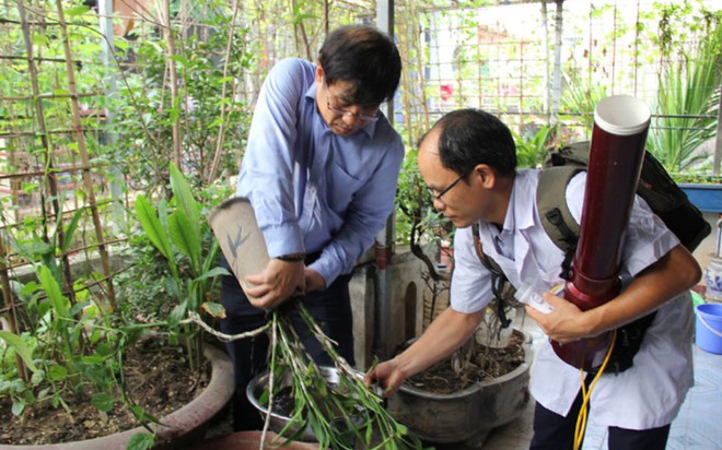 Bộ trưởng Y tế kiểm tra tại ổ dịch sốt xuất huyết Thuỵ Khê - Tây Hồ - Ảnh 6.