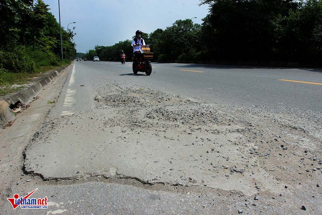 Thảm cảnh khó tin ở đại lộ hiện đại nhất Việt Nam - Ảnh 6.