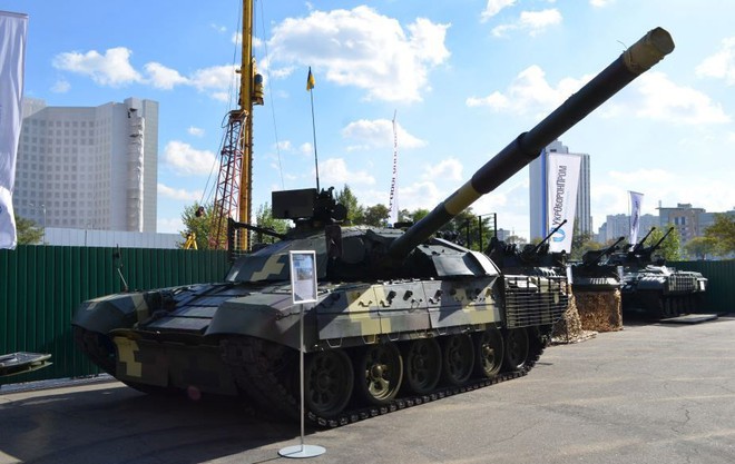 Chứng minh năng lực quốc phòng, Ukraine khoe dàn xe quân sự cây nhà lá vườn hoành tráng - Ảnh 6.