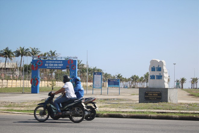 Biển Đà Nẵng bị bịt kín bởi resort, người dân mòn mòi đợi mở lối đi xuống biển - Ảnh 7.