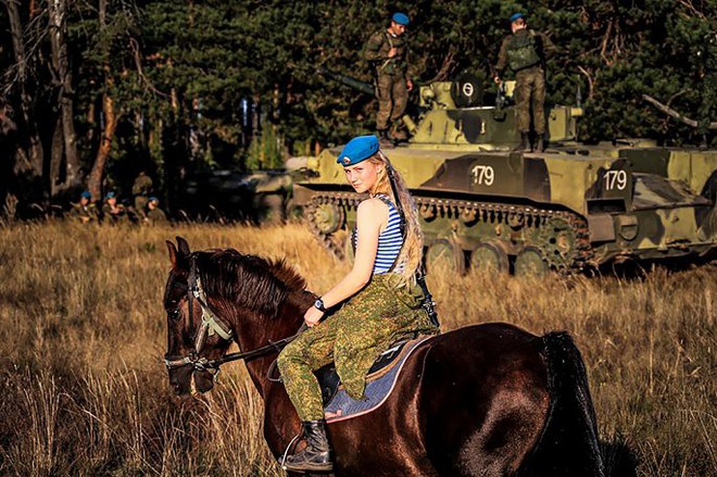 Vì sao phụ nữ Nga thích gia nhập quân đội? - Ảnh 7.