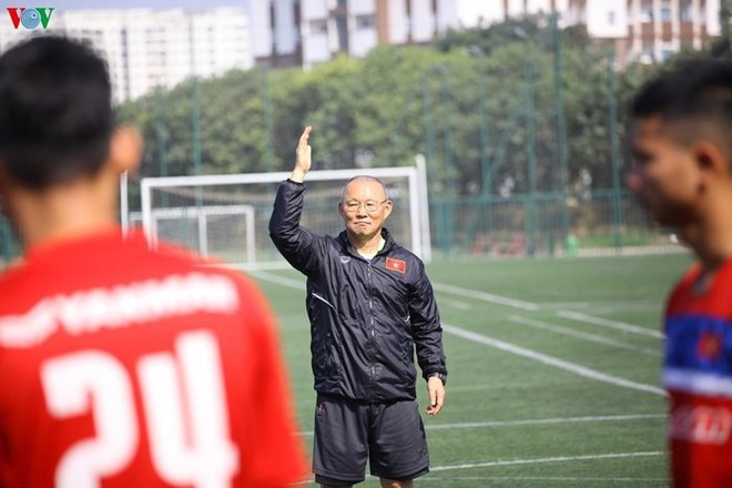 Cầu thủ U23 Việt Nam bị HLV Park Hang Seo đánh đòn vì tập sai - Ảnh 7.