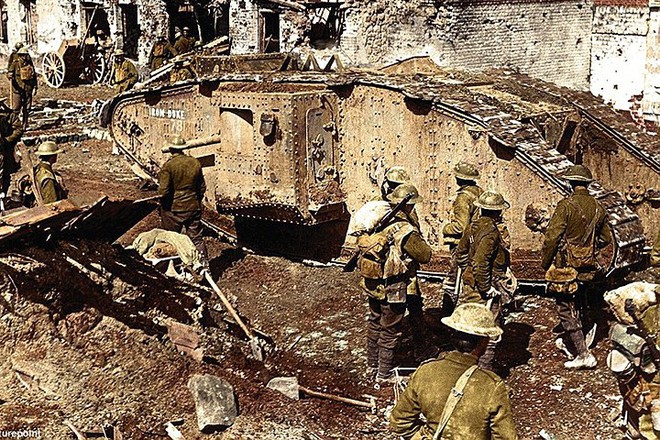 Không khí ngột ngạt trong chiến hào Thế chiến 1 qua loạt ảnh tô màu - Ảnh 7.