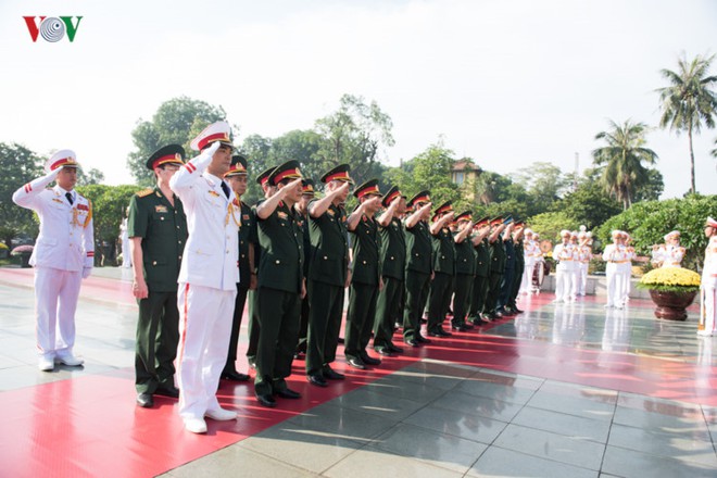 Lãnh đạo Đảng, Nhà nước dâng hương tưởng niệm các anh hùng liệt sĩ - Ảnh 8.