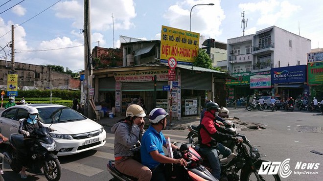 Ngôi nhà không chịu giải tỏa, chình ình giữa giao lộ ở Sài Gòn - Ảnh 9.