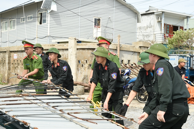 TRỰC TIẾP: Thủ tướng đang ở Hà Tĩnh chỉ đạo khắc phục hậu quả bão - Ảnh 3.