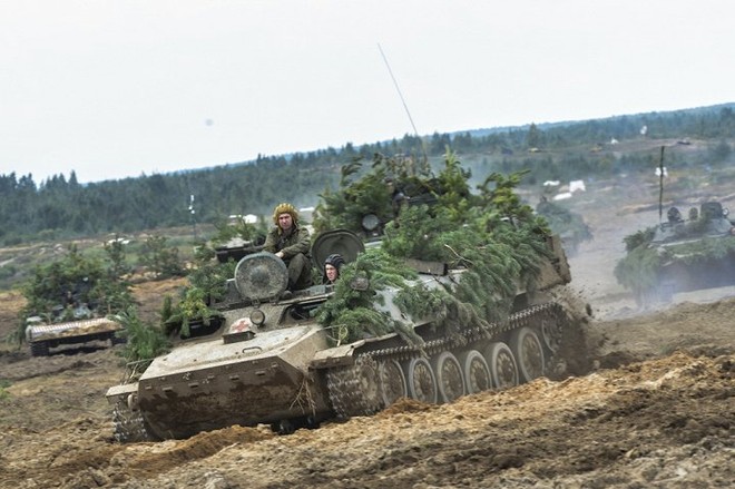 Dàn xe tăng thiết giáp dũng mãnh của Nga và Belarus trong tập trận Zapad-2017 - Ảnh 7.