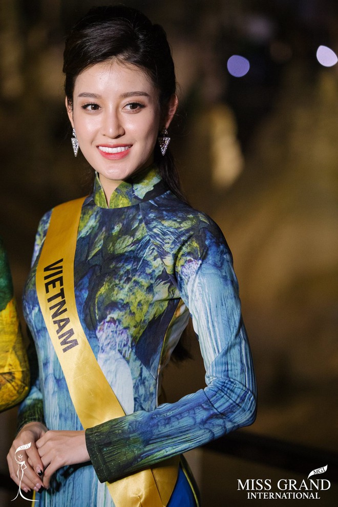 Mặc áo dài và cài dâm bụt giống Hoàng Thùy, người đẹp Fiji sáng nhất Miss Grand 2017 - Ảnh 9.