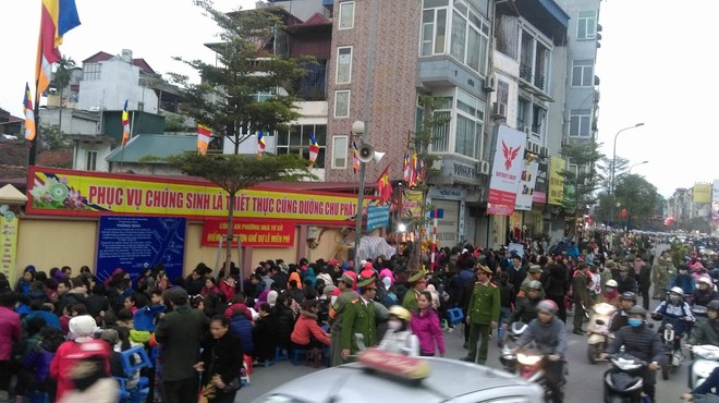 Hàng nghìn người đổ về đại lễ cầu an chùa Phúc Khánh - Ảnh 10.