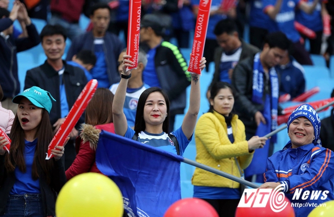 Những cô nàng đất mỏ xinh đẹp, cháy hết mình vì đội bóng ngày 8-3 - Ảnh 9.