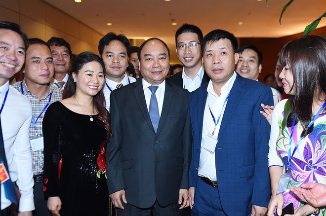 Khi Thủ tướng vui vẻ ‘selfie’ cùng doanh nhân - Ảnh 8.