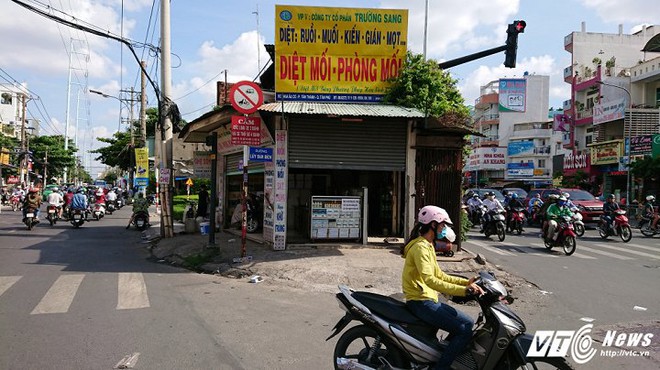 Ngôi nhà không chịu giải tỏa, chình ình giữa giao lộ ở Sài Gòn - Ảnh 10.