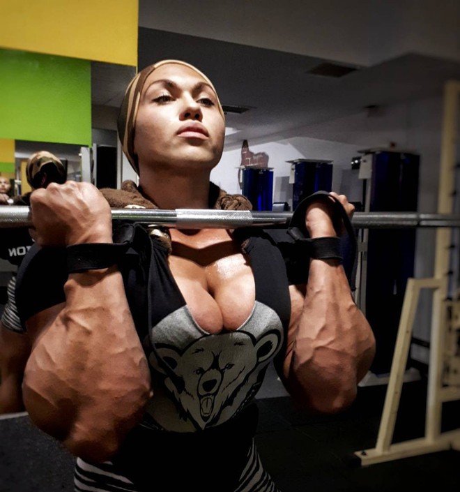 Cơ bắp cuồn cuộn của nữ VĐV thể hình vô địch châu Âu - Ảnh 10.