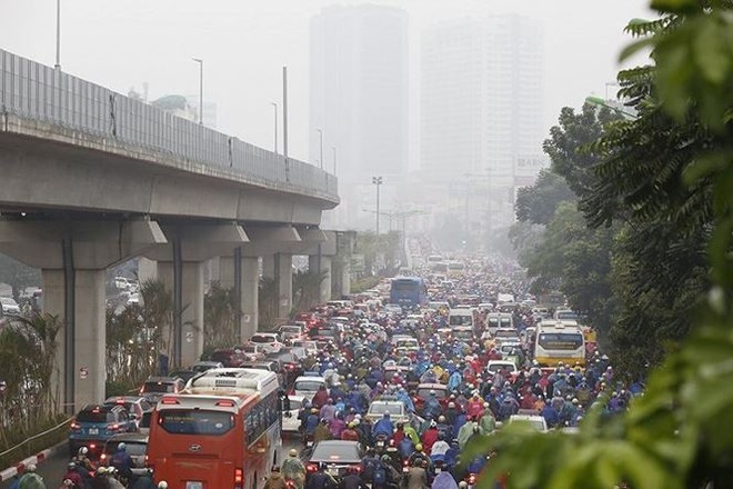 Hà Nội chìm trong sương mù, mưa bụi - Ảnh 9.