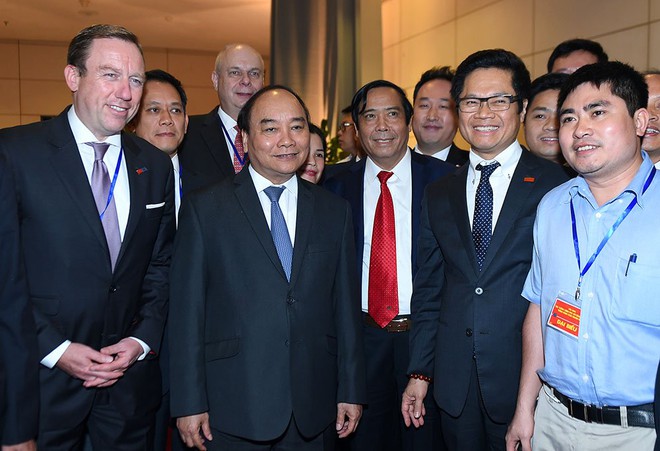 Khi Thủ tướng vui vẻ ‘selfie’ cùng doanh nhân - Ảnh 9.