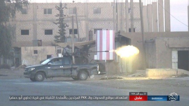 Trong cơn “giãy chết”, IS điên cuồng phản công, diệt cả xe tăng và hàng chục binh sỹ Syria - Ảnh 2.