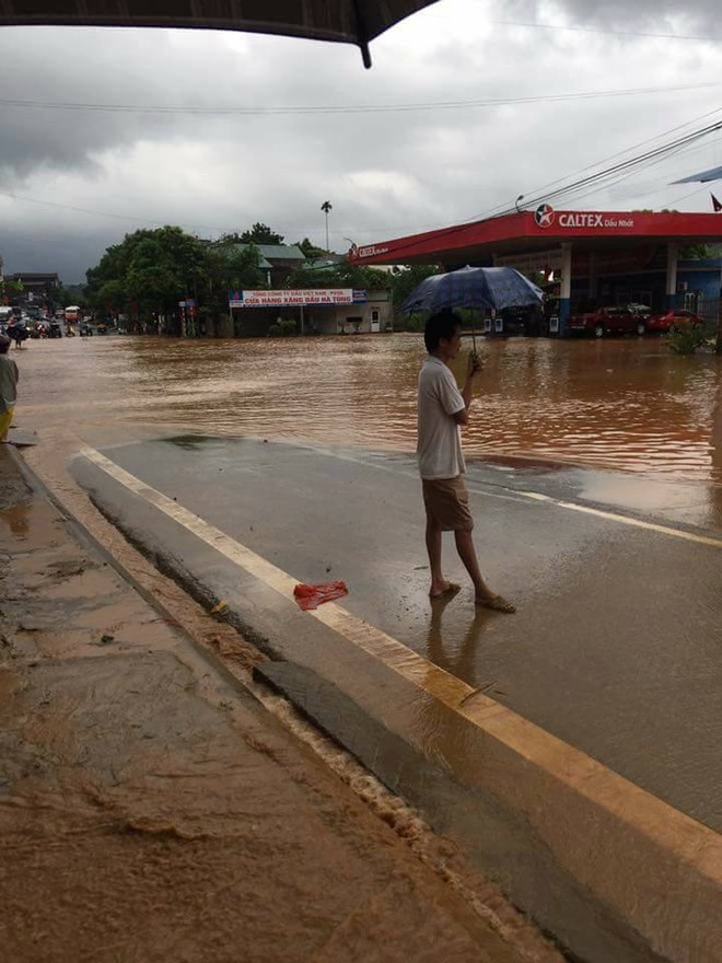 Thái Nguyên: Nhiều nơi ngập lụt nghiêm trọng do ảnh hưởng của bão số 6 - Ảnh 1.