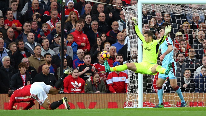 Thám tử Premier League: Man United sống khỏe nhờ vệ binh cuối cùng của Mourinho - Ảnh 2.