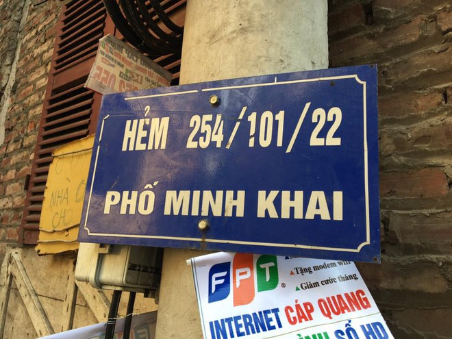 3 căn nhà trên phố Minh Khai cháy dữ dội, nối hàng trăm mét dây để dẫn nước - Ảnh 7.